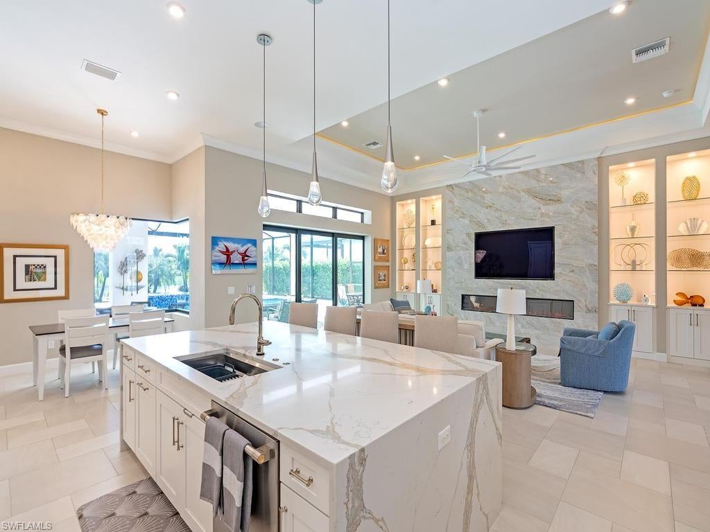 ESPLANADE LAKE CLUB - Residential