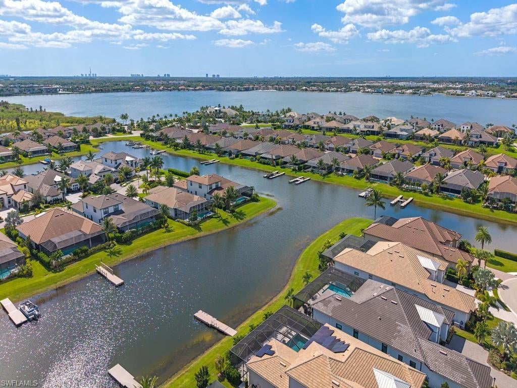 ESPLANADE LAKE CLUB - Residential