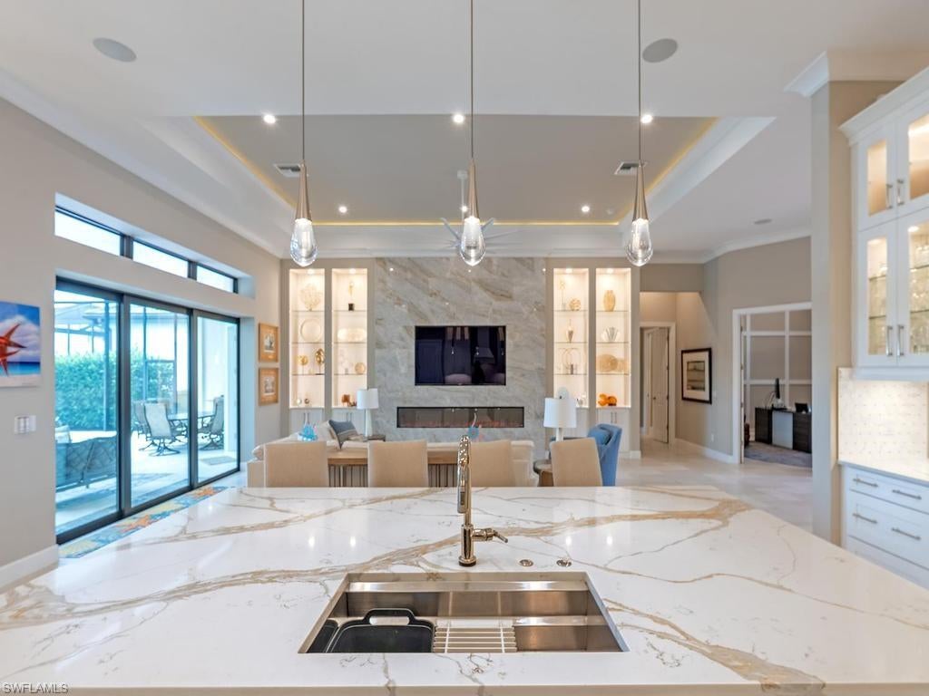 ESPLANADE LAKE CLUB - Residential