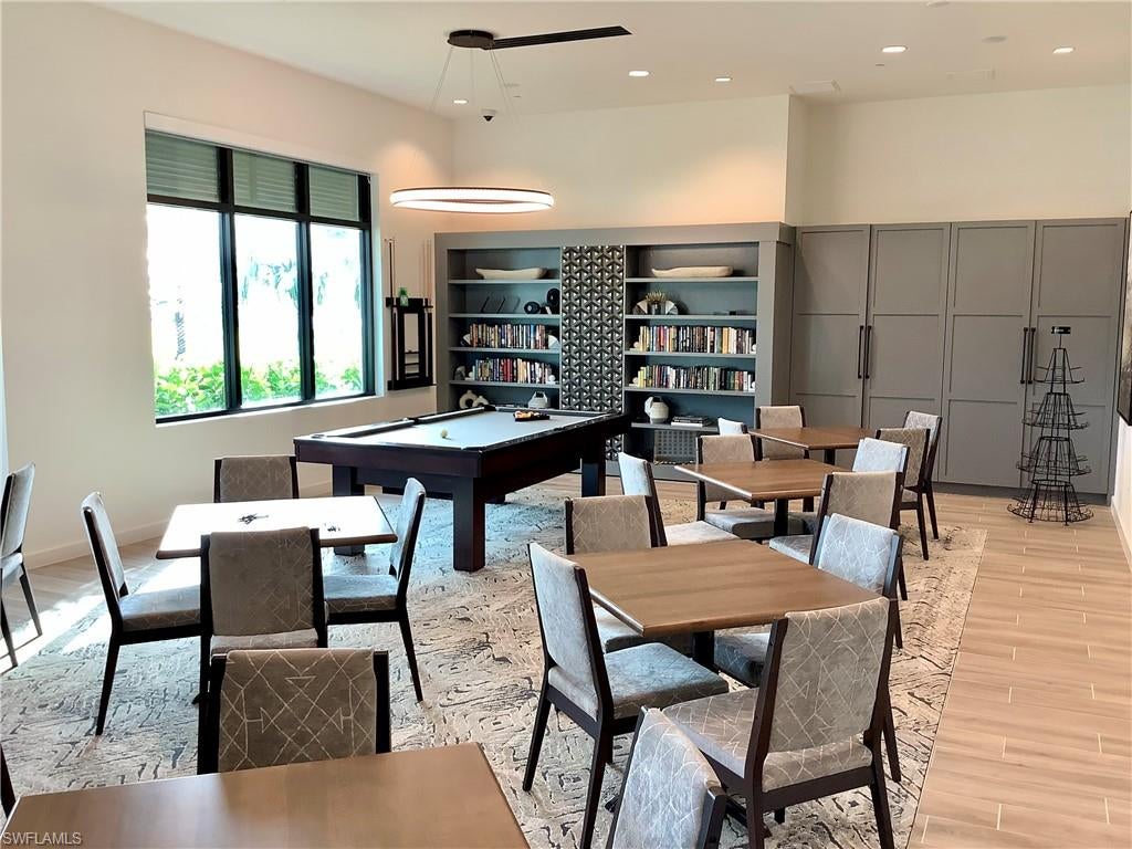 ESPLANADE LAKE CLUB - Residential