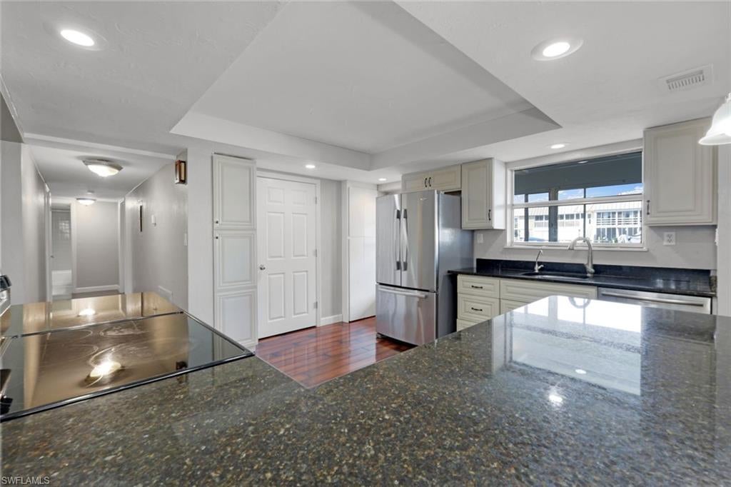RIVER GATE CONDO - Residential