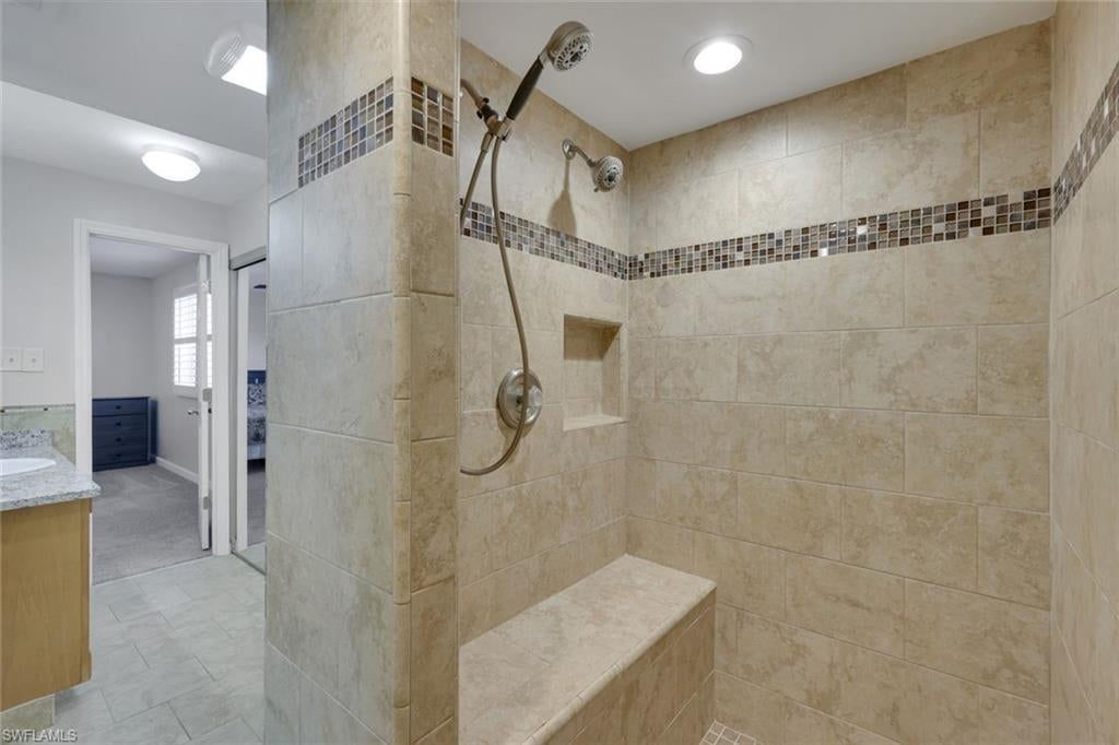 RIVER GATE CONDO - Residential