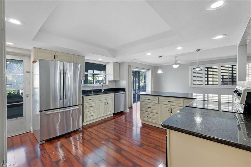RIVER GATE CONDO - Residential