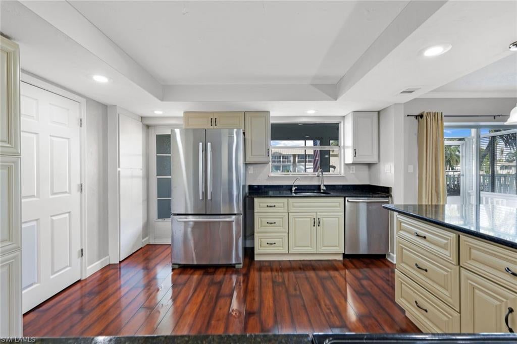 RIVER GATE CONDO - Residential