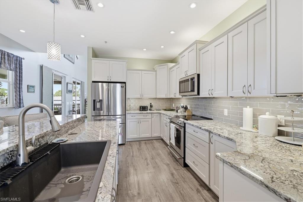 CHARLOTTE SHORES - Residential