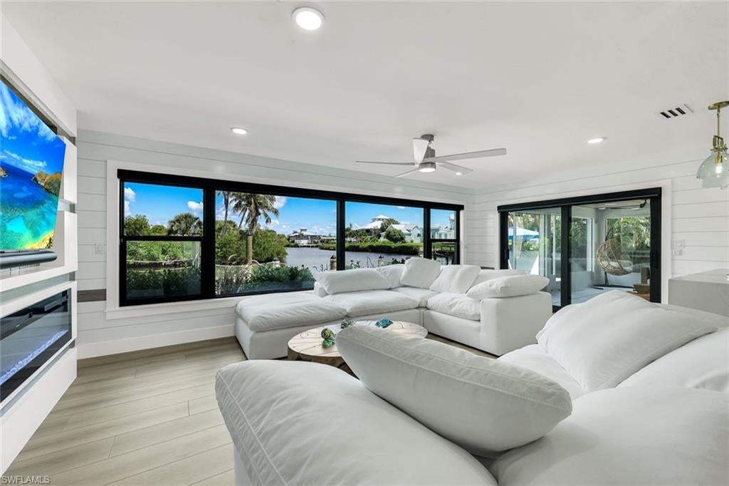 KNIGHTS BOKEELIA ISLE - Residential
