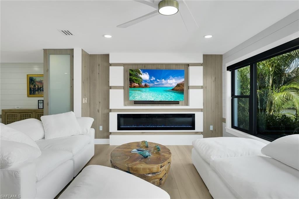 KNIGHTS BOKEELIA ISLE - Residential