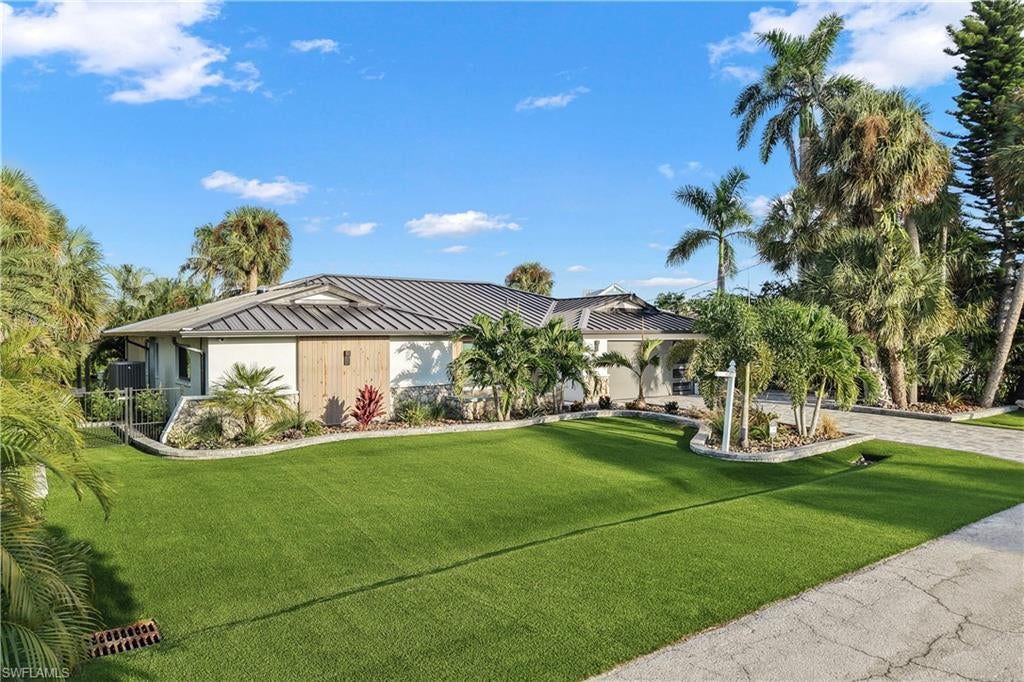 KNIGHTS BOKEELIA ISLE - Residential