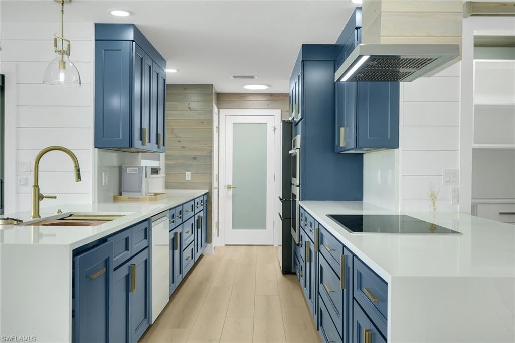 KNIGHTS BOKEELIA ISLE - Residential
