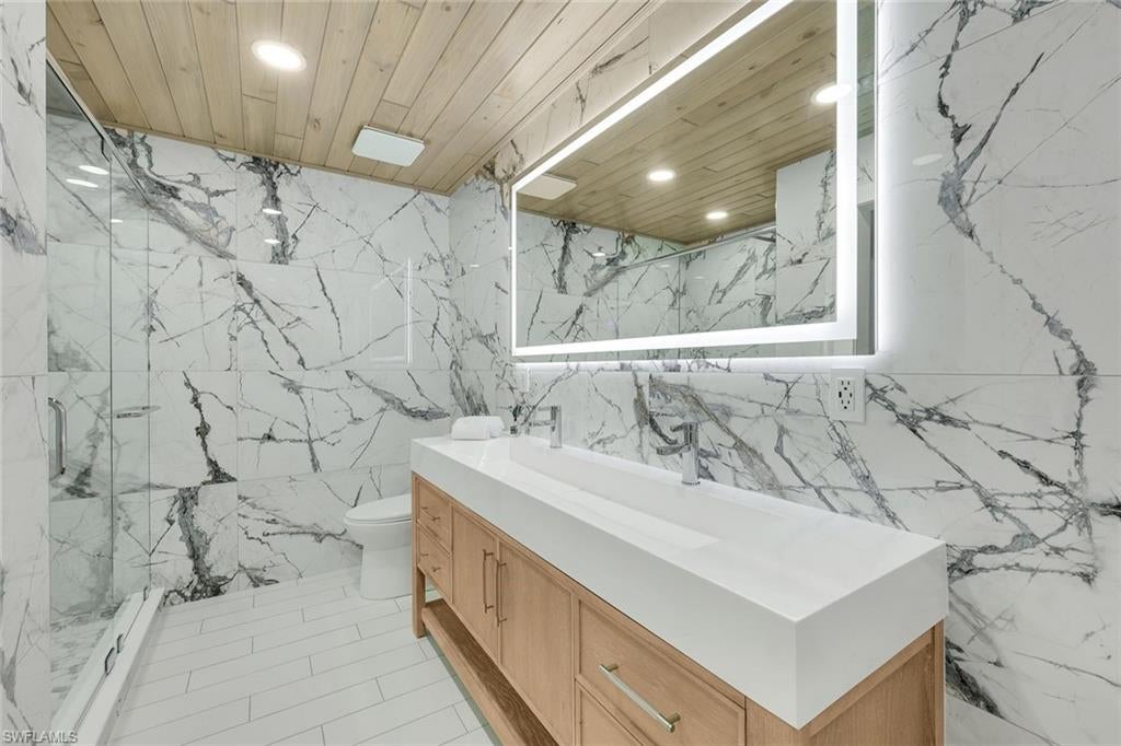 KNIGHTS BOKEELIA ISLE - Residential