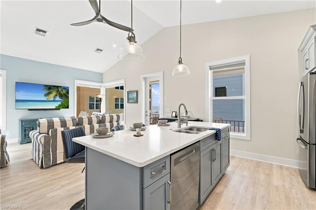 ISLAND SHORES - Residential