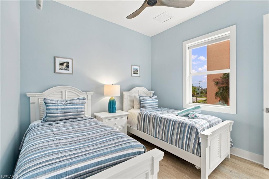 ISLAND SHORES - Residential