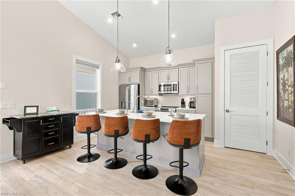 ISLAND SHORES - Residential