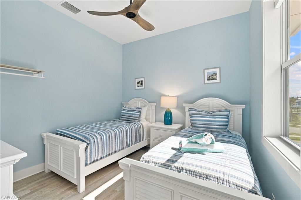 ISLAND SHORES - Residential