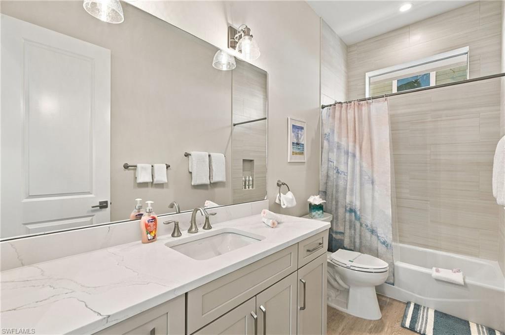 ISLAND SHORES - Residential