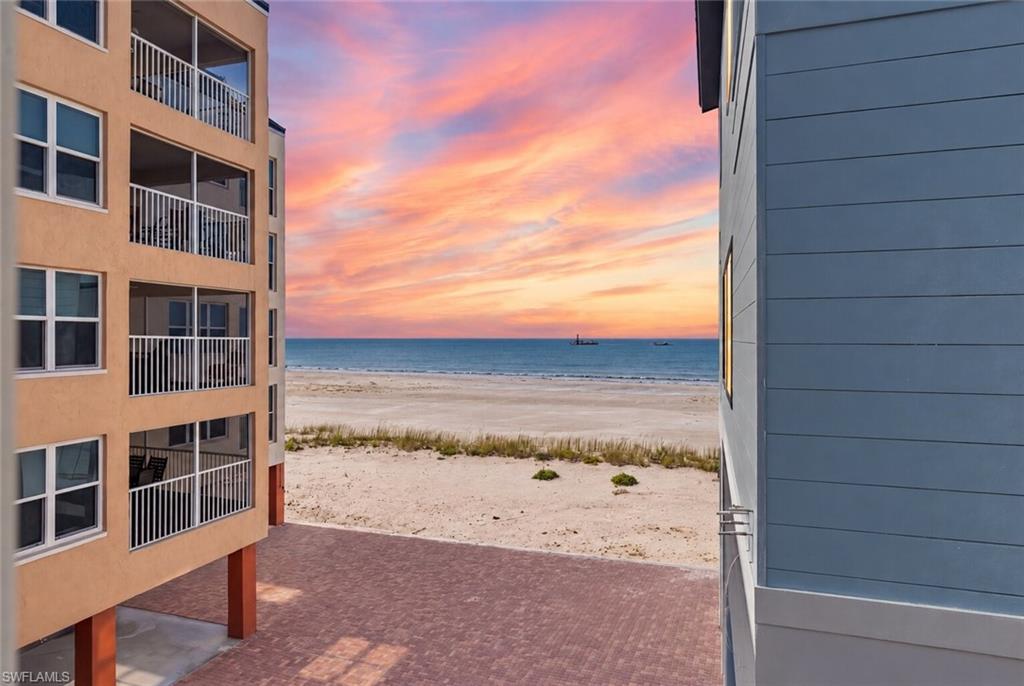 ISLAND SHORES - Residential