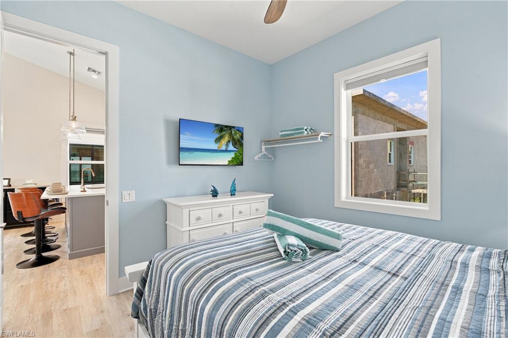 ISLAND SHORES - Residential