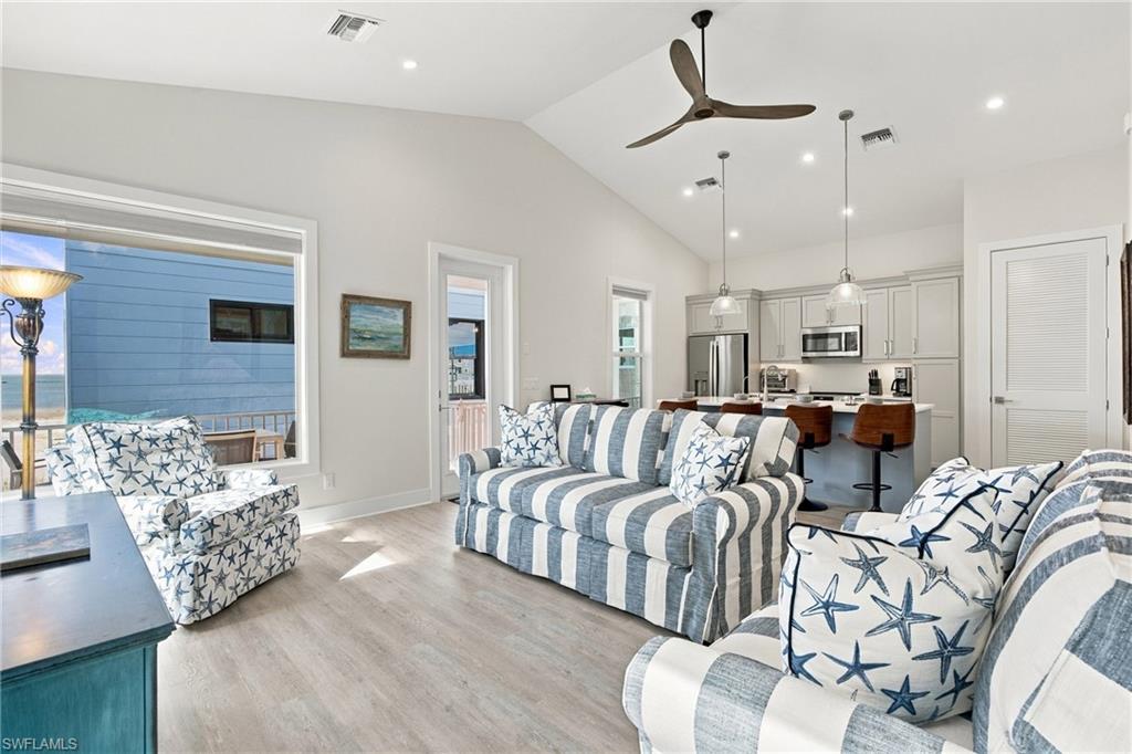 ISLAND SHORES - Residential