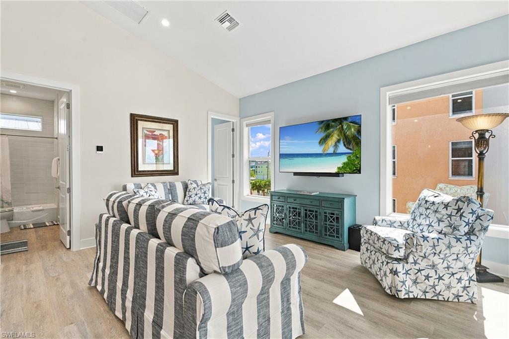 ISLAND SHORES - Residential