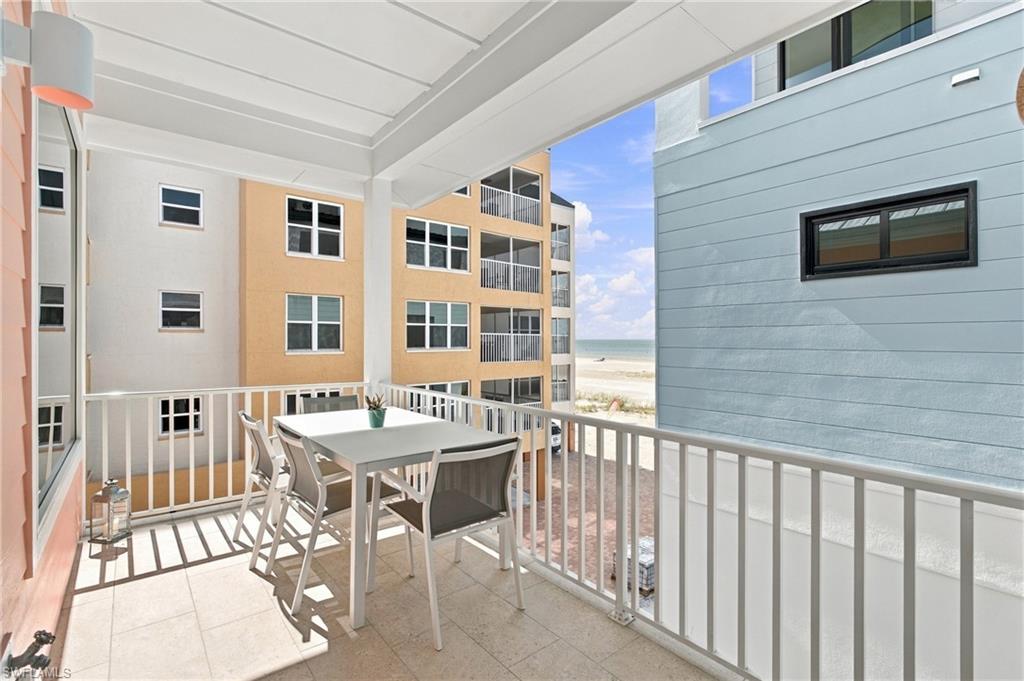 ISLAND SHORES - Residential