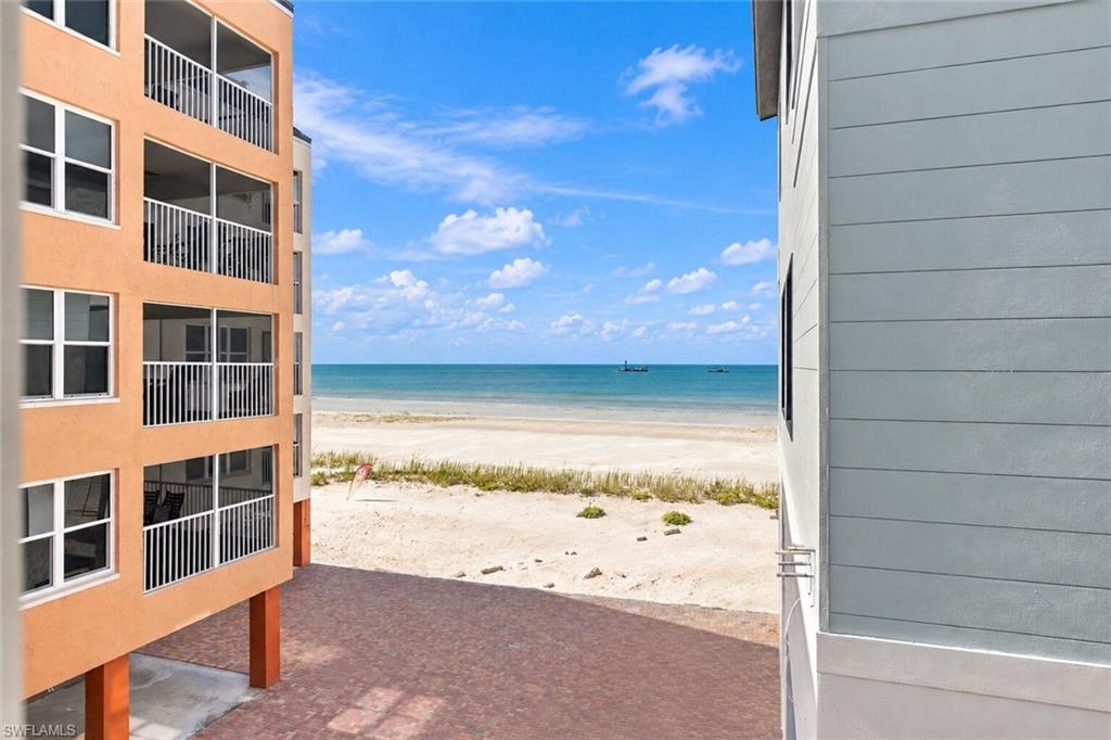 ISLAND SHORES - Residential