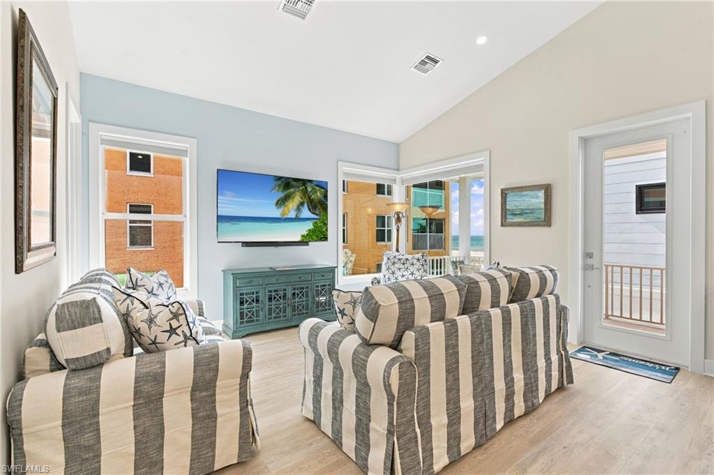 ISLAND SHORES - Residential