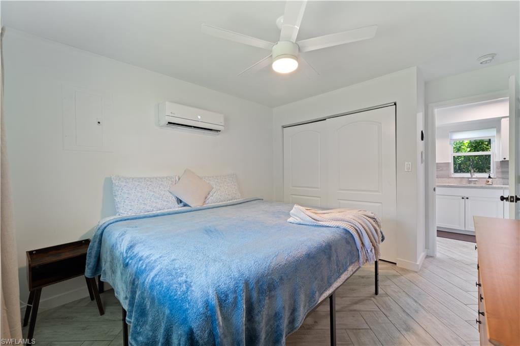 NAPLES VILLAS - Residential Income