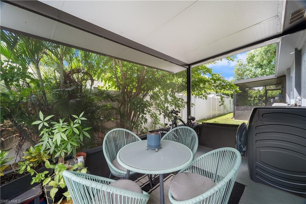 NAPLES VILLAS - Residential Income