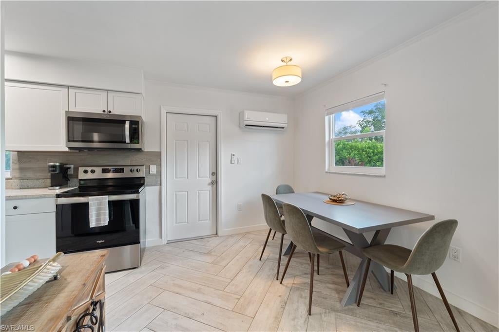 NAPLES VILLAS - Residential Income