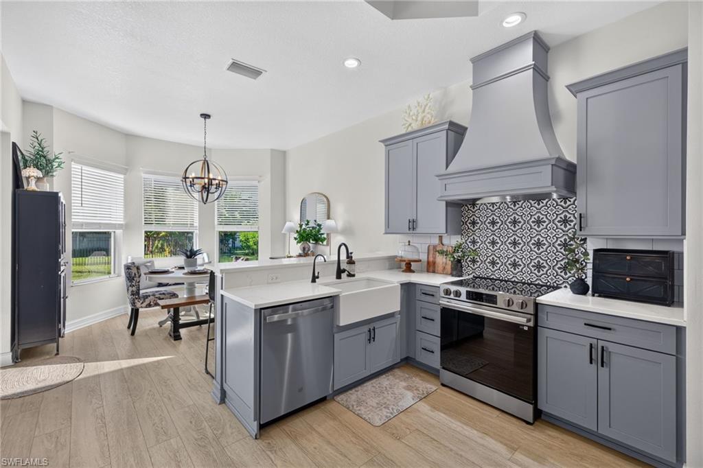 MEADOWLARK ESTATES - Residential