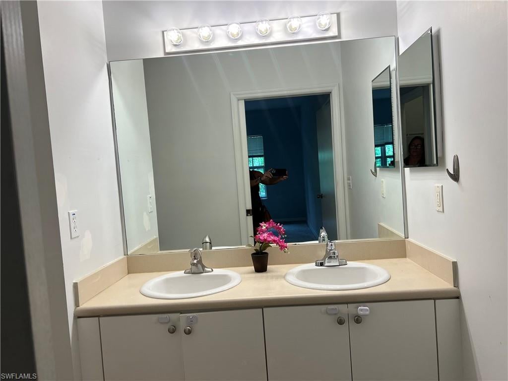 THE COVE AT SIX MILE - Residential Lease