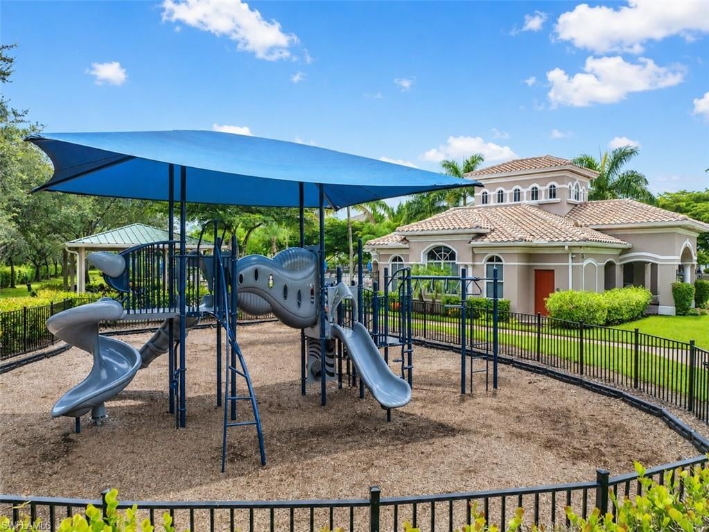 COLONNADE AT FORUM - Residential