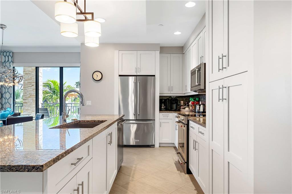 NAPLES SQUARE - Residential Lease