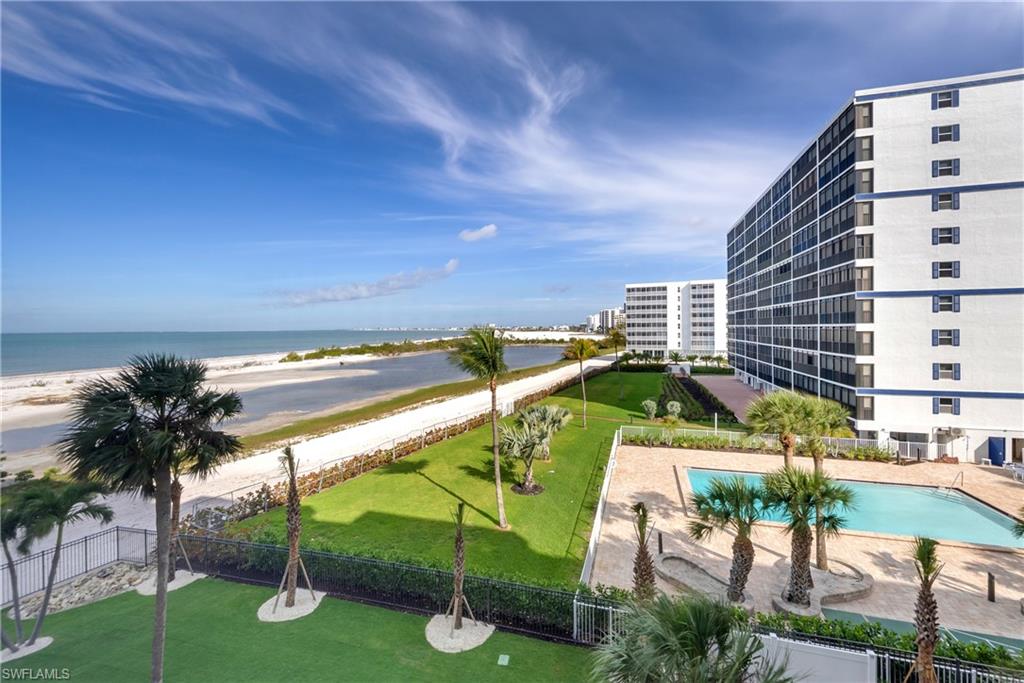 CRECIENTE CONDO NORTH - Residential