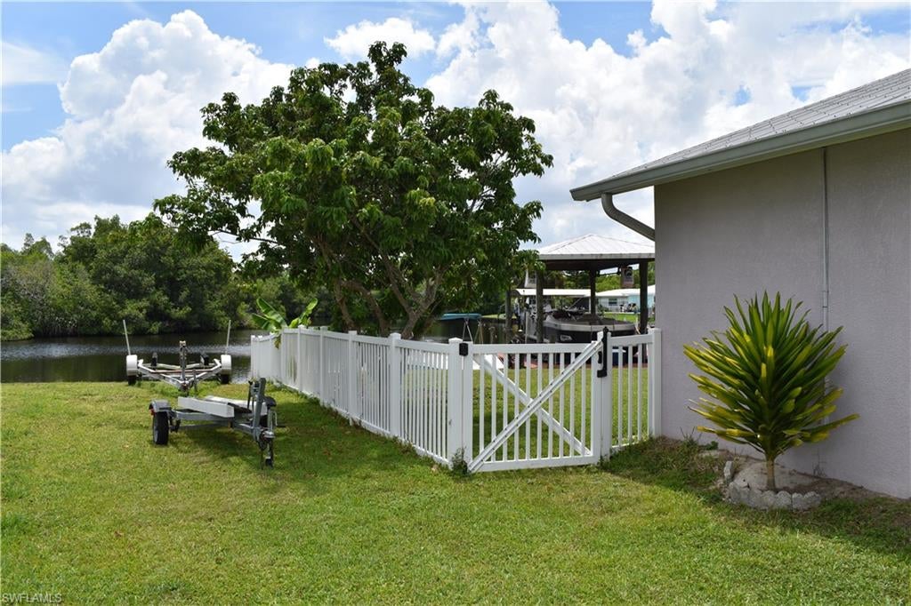 BELLE AIRE LAGOON - Residential