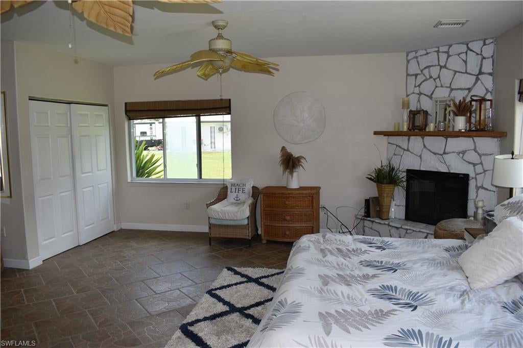BELLE AIRE LAGOON - Residential