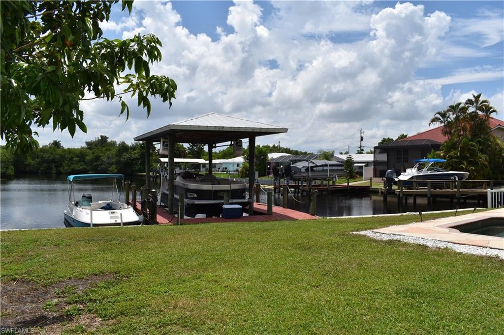 BELLE AIRE LAGOON - Residential