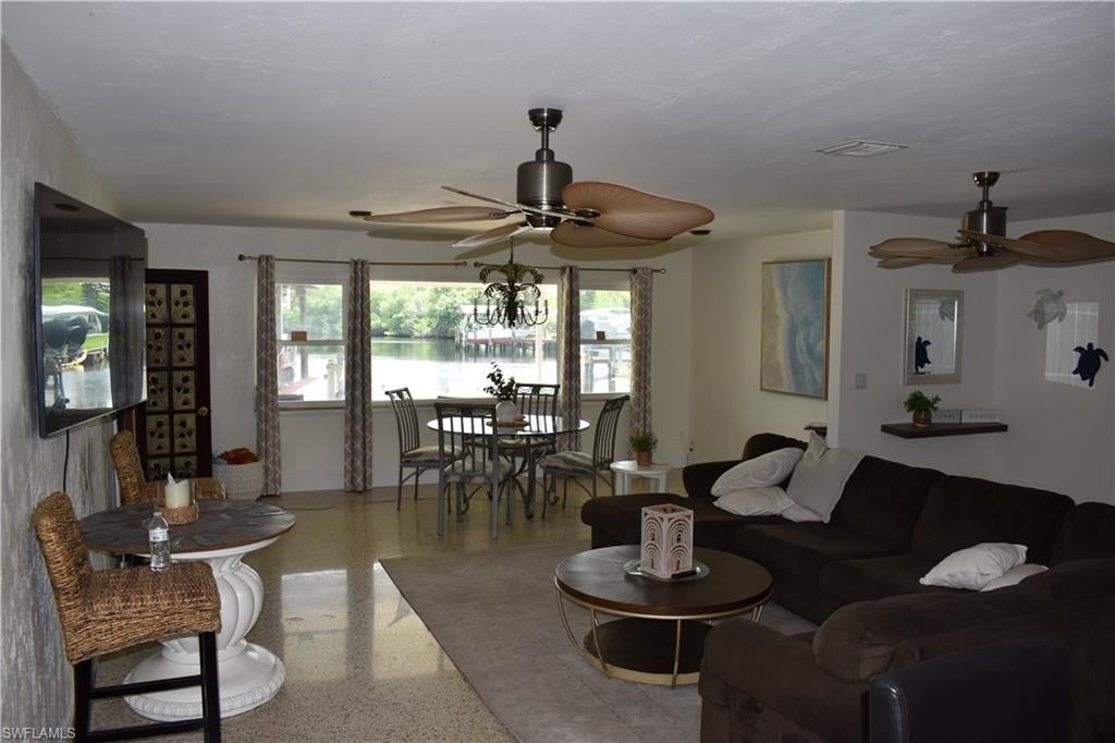 BELLE AIRE LAGOON - Residential