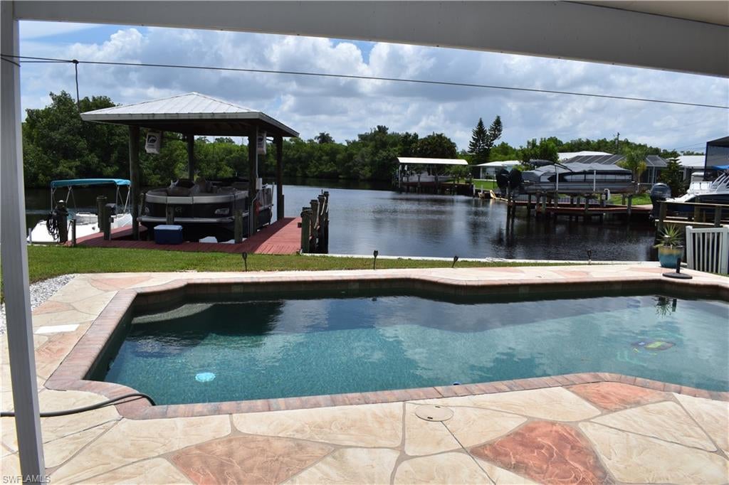 BELLE AIRE LAGOON - Residential