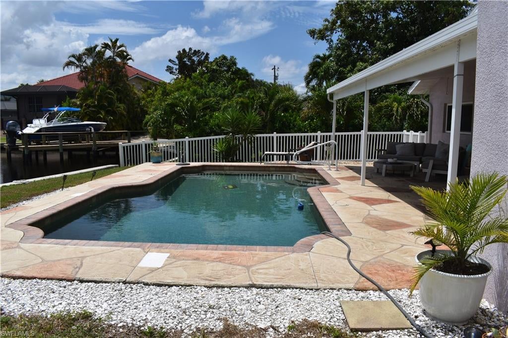 BELLE AIRE LAGOON - Residential