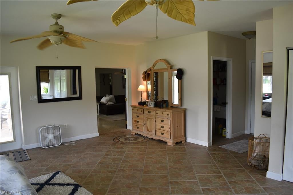 BELLE AIRE LAGOON - Residential