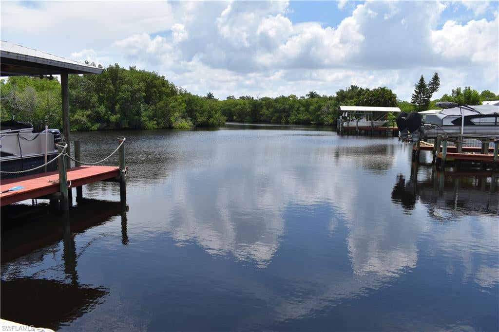 BELLE AIRE LAGOON - Residential