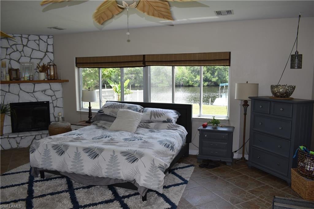 BELLE AIRE LAGOON - Residential