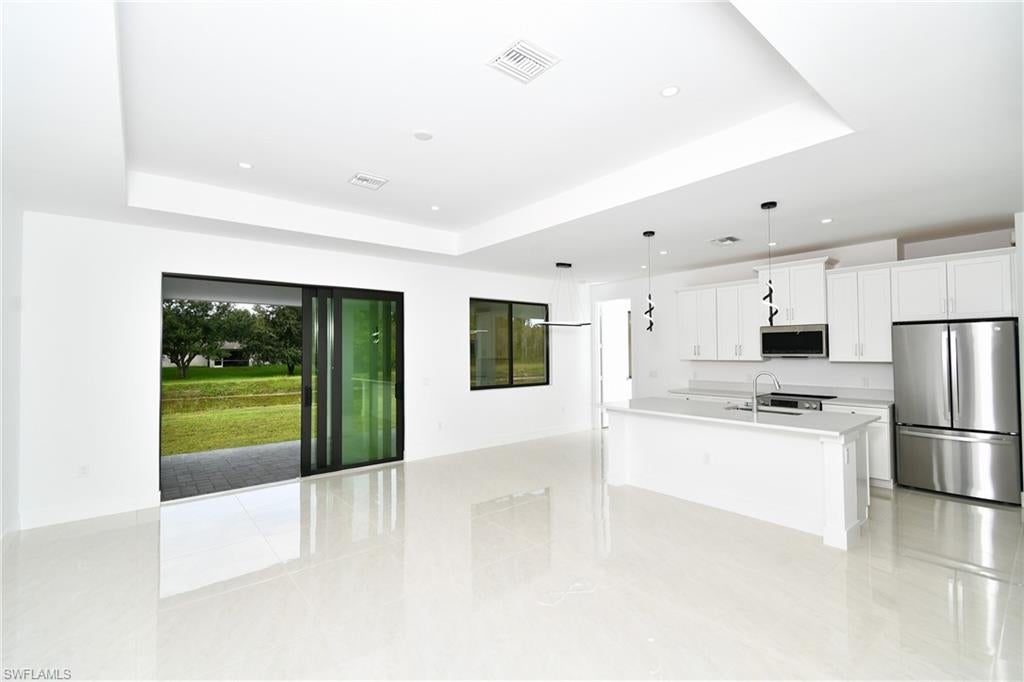 MIRROR LAKES - Residential