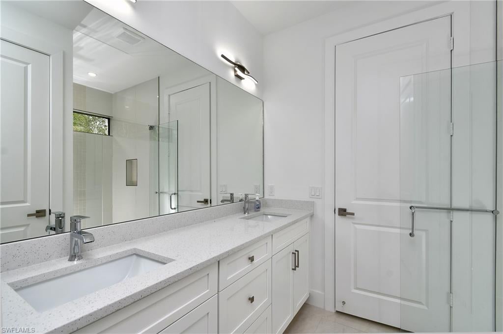 MIRROR LAKES - Residential