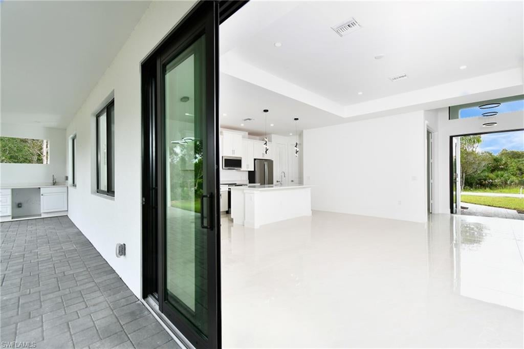 MIRROR LAKES - Residential