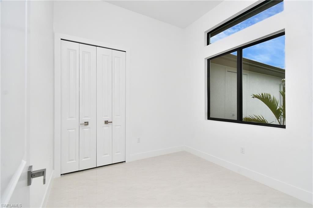 MIRROR LAKES - Residential