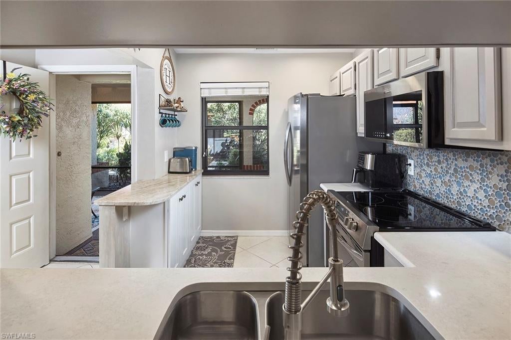 BOCA CIEGA MANOR - Residential