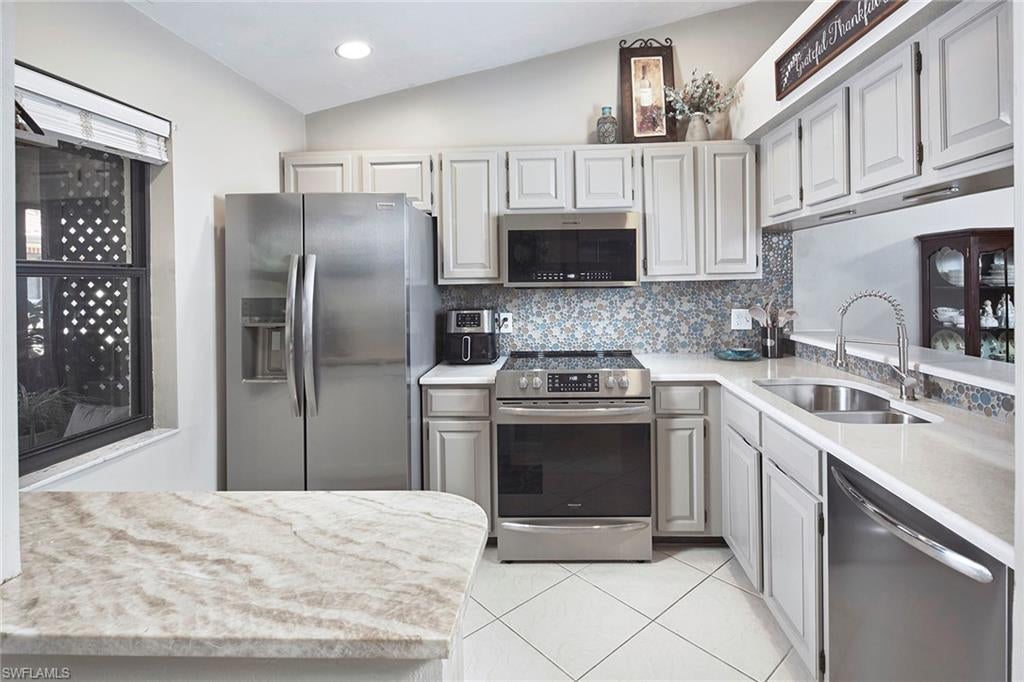 BOCA CIEGA MANOR - Residential