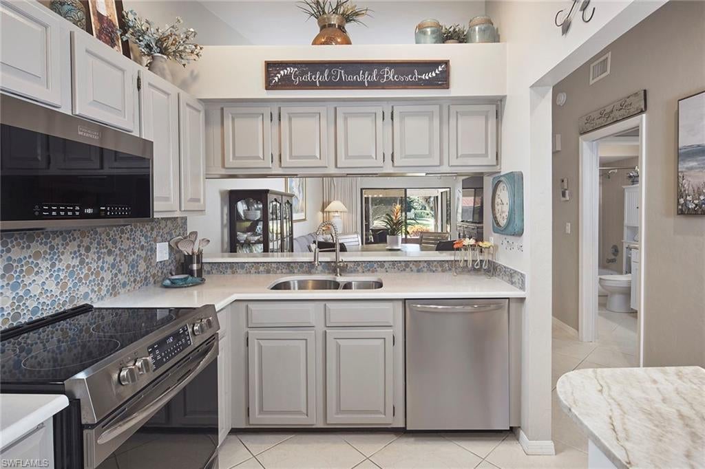 BOCA CIEGA MANOR - Residential